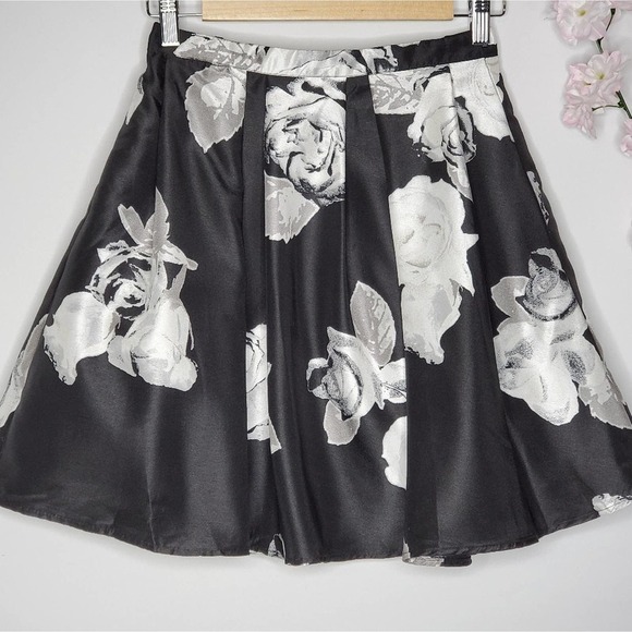 Sequin Hearts 2-PC Crop Top & Floral Skirt Size 1 - Picture 9 of 14